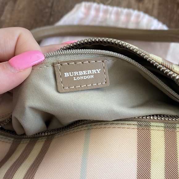Burberry purse never used - Picture 2 of 5